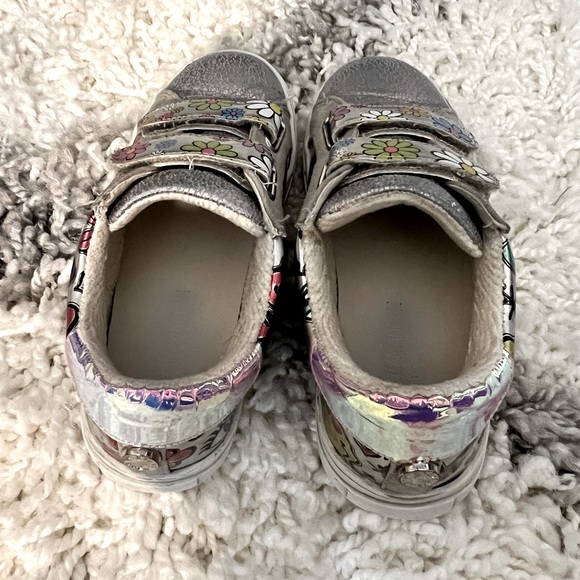 Girls Steve Madden Shoes - Picture 4 of 8